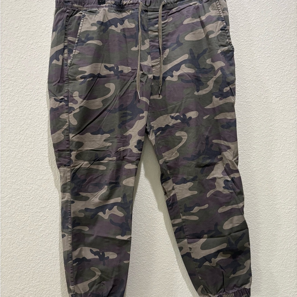 Gap XL Camo Jogger Pants